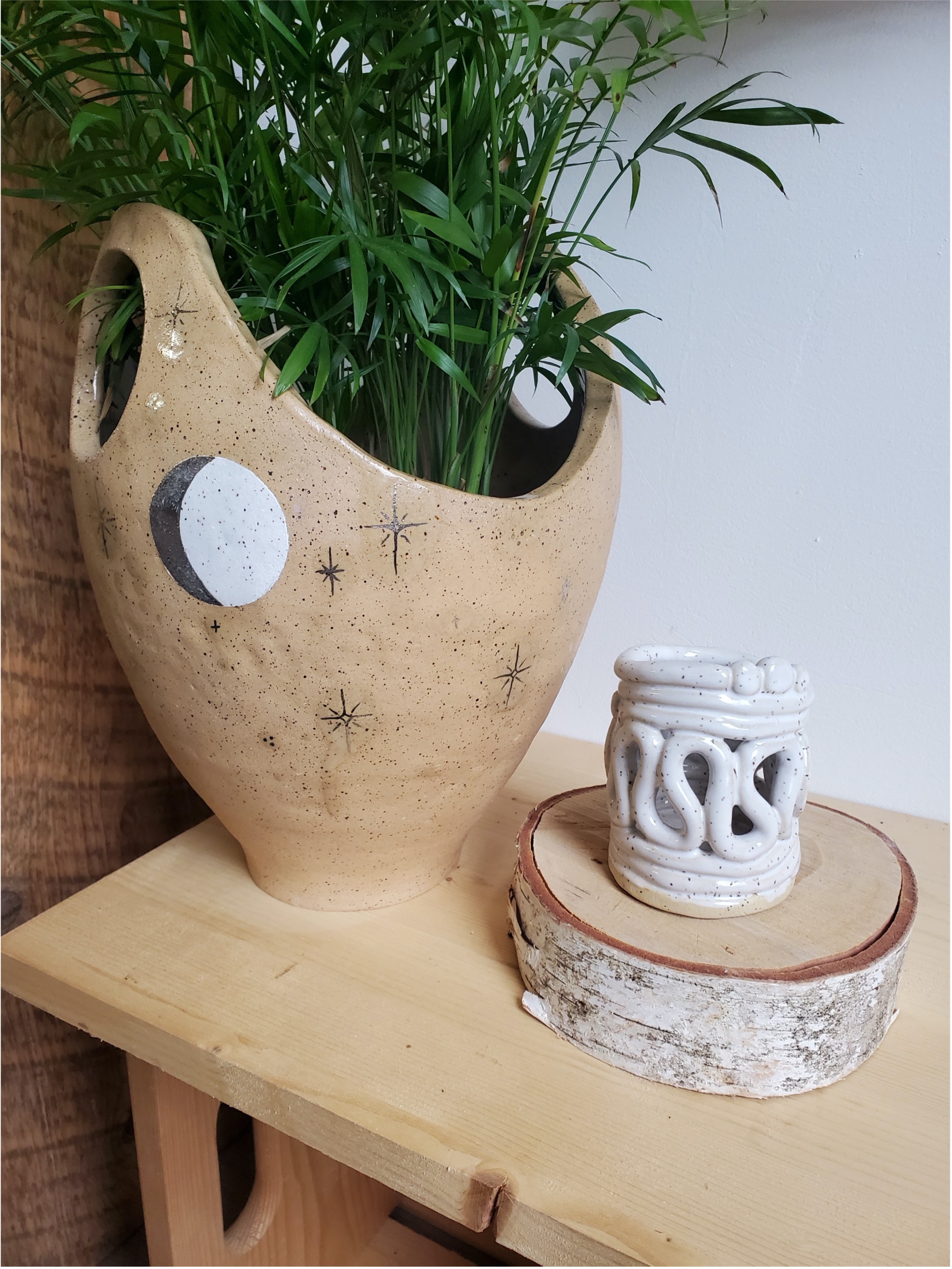 Cross pot